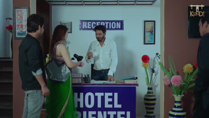 Screenshot Of Room Service (2023) Hindi Season 01 Episodes 01 KundiApp WEB Series